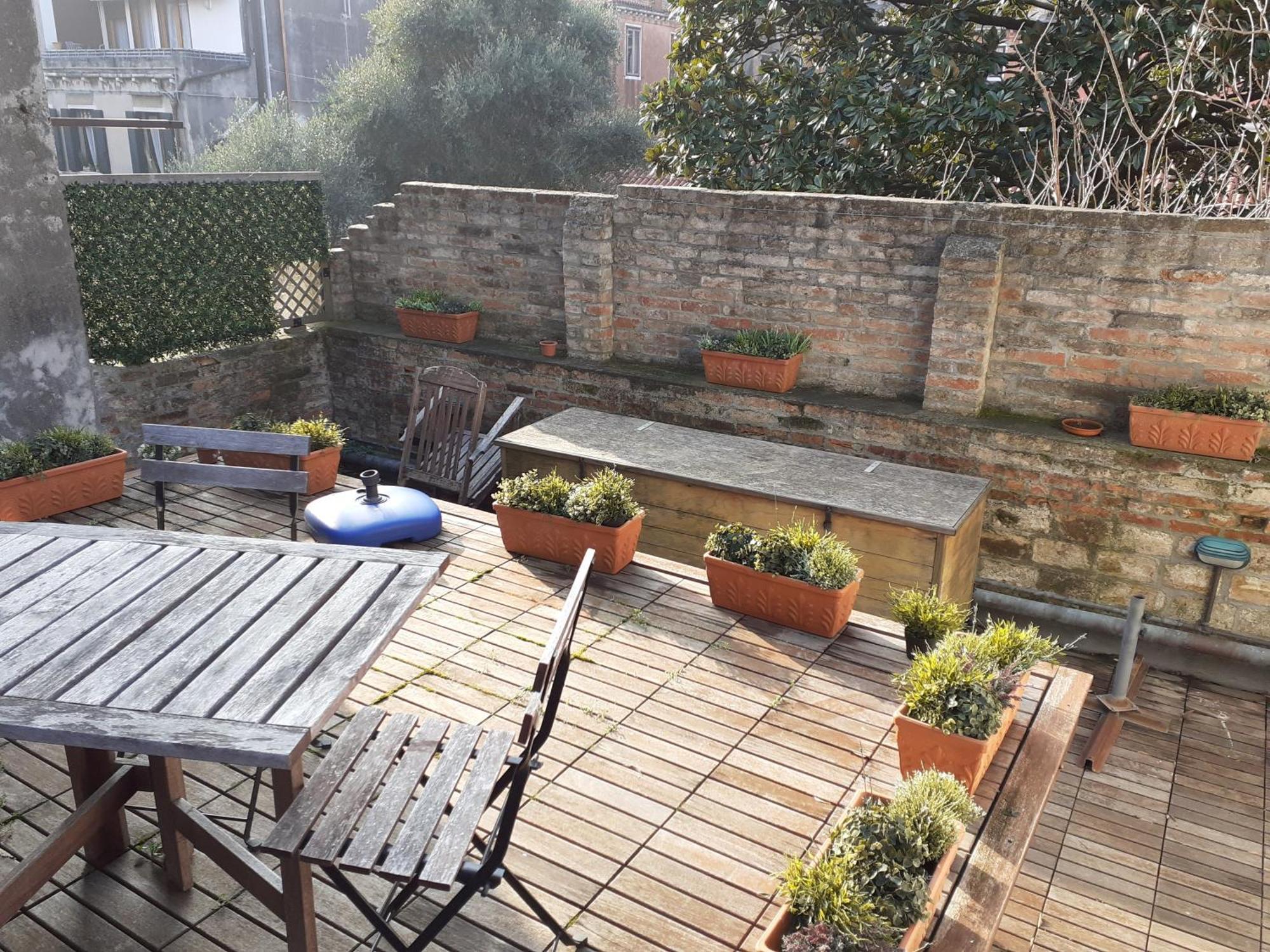 Huebsche Mit Terrasse, Rialtobruecke In Der Naehe Apartment *